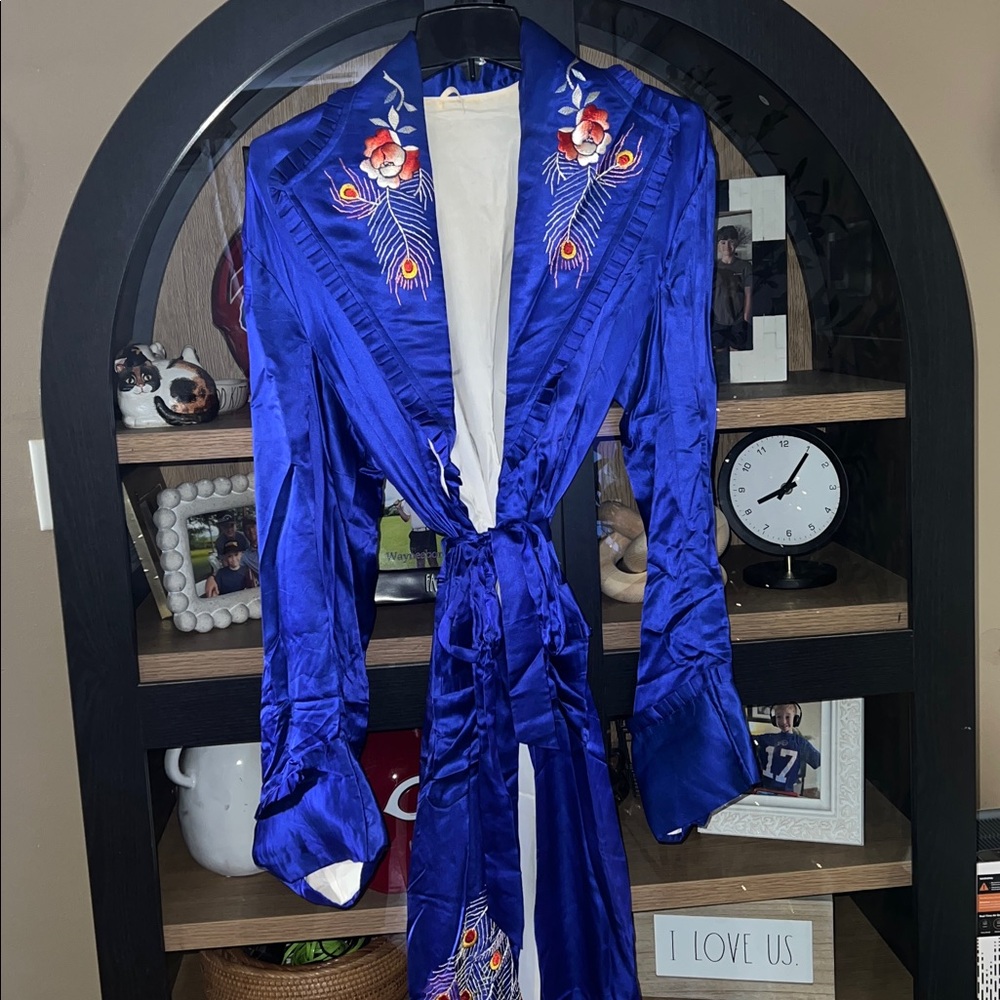 Vintage Embroidered Robe STUNNING - Picture 9 of 17